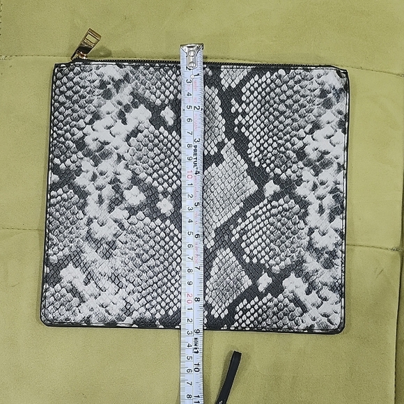 Aldo Black and Gold Hexagon Pattern Clutch - Picture 7 of 7